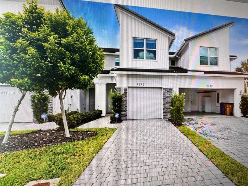 4342 Lago Dr, Pompano Beach FL 33064