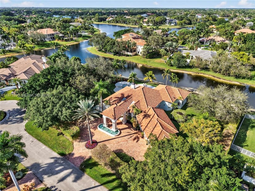 3520 Paddock Rd, Weston FL 33331