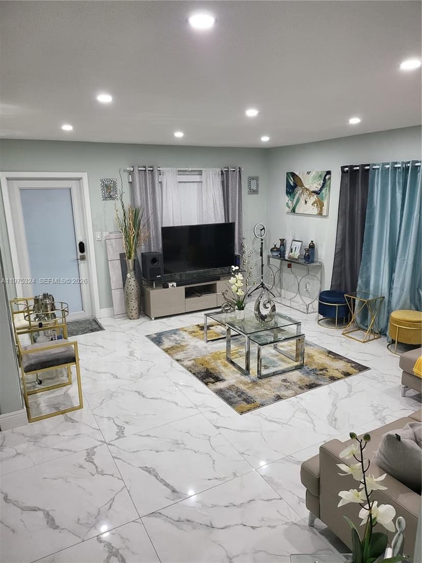 1747 Rodman St # 110, Hollywood FL 33020