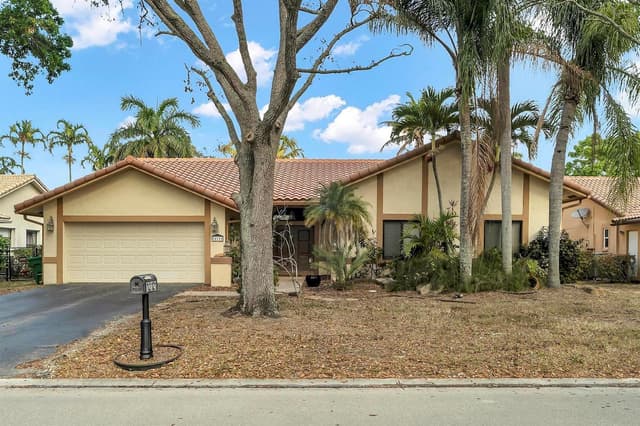 12121 NW 2nd Drive, Coral Springs FL 33071 - Coral Springs, FL - Photo 2