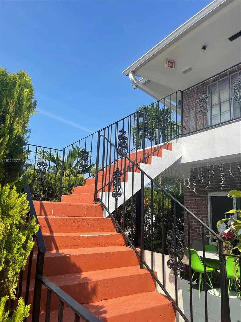 1050 Atlantic Shores Blvd # 211, Hallandale Beach FL 33009