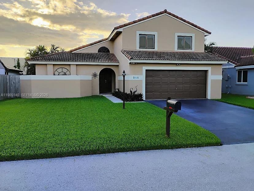 5920 York Ln, Davie FL 33331