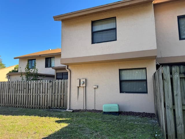 31 Chestnut Circle, Cooper City FL 33026 - Cooper City, FL - Photo 2