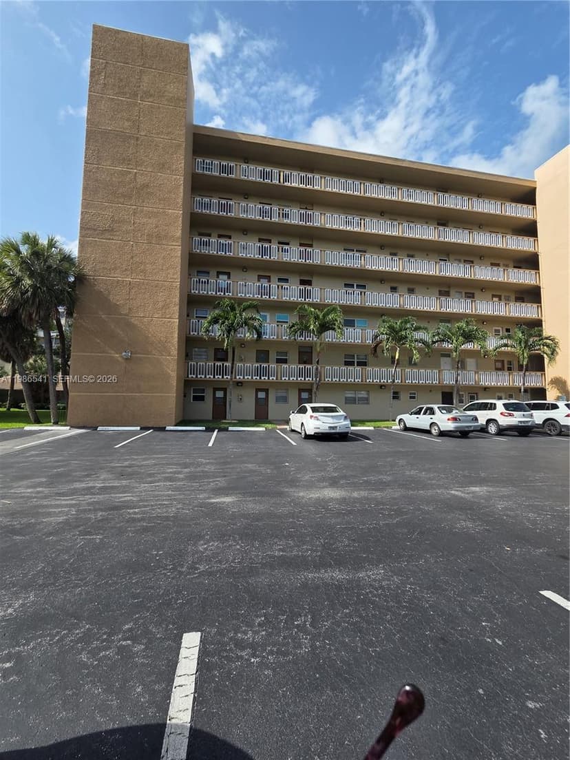 620 NE 12th Ave # 101, Hallandale Beach FL 33009
