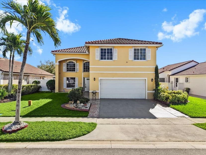 1041 NW 189th Ave, Pembroke Pines FL 33029
