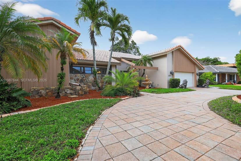 9420 Sea Turtle Ln, Plantation FL 33324