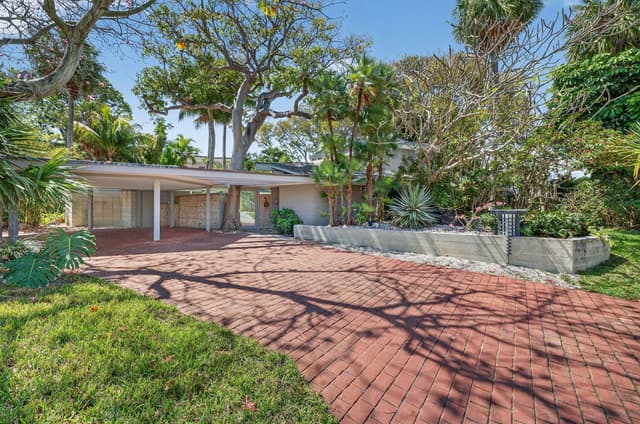 2040 Coral Reef Drive, Lauderdale By The Sea FL 33062 - Lauderdale By The Sea, FL - Photo 2