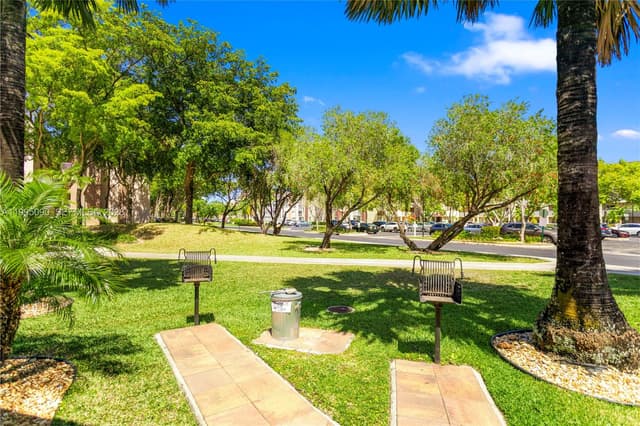 7676 Trent Dr # 308, Tamarac FL 33321 - Tamarac, FL - Photo 2