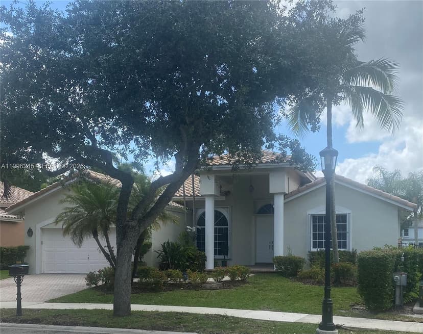 3066 Lakewood Cir, Weston FL 33332