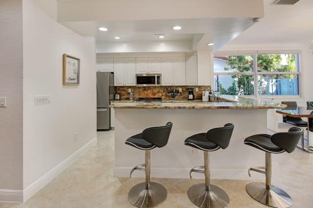 218 Pine Avenue, Lauderdale By The Sea FL 33308 - Lauderdale By The Sea, FL - Photo 7