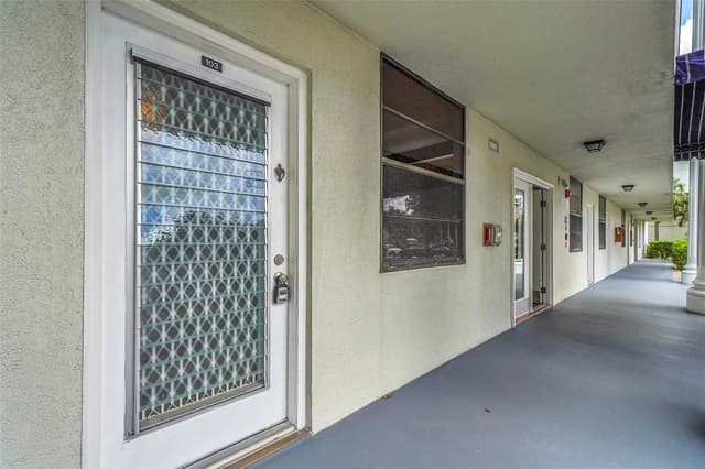 1713 Whitehall Drive # 103, Davie FL 33324 - Davie, FL - Photo 4