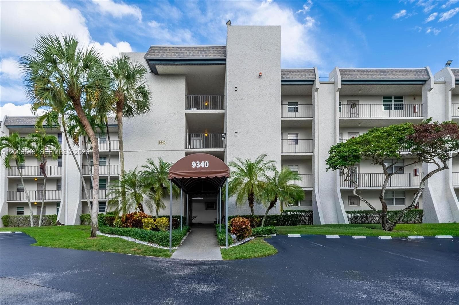9340 Lagoon Pl # 110, Davie FL 33324 - Davie, FL - Photo 1