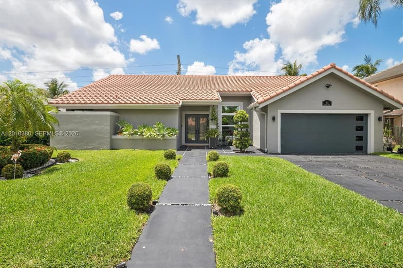 811 Amherst Ave, Davie FL 33325