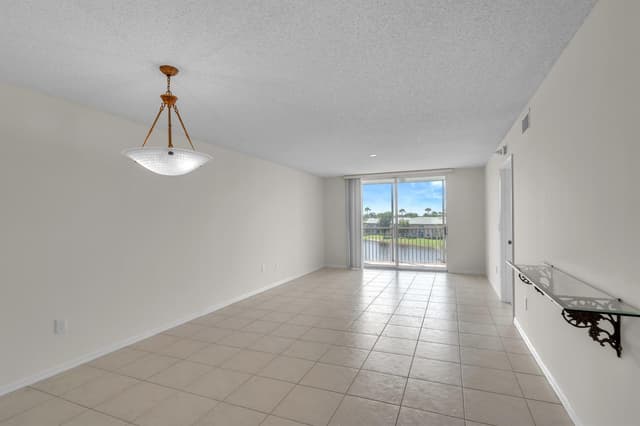 7763 Southampton Terrace # 405, Tamarac FL 33321 - Tamarac, FL - Photo 5