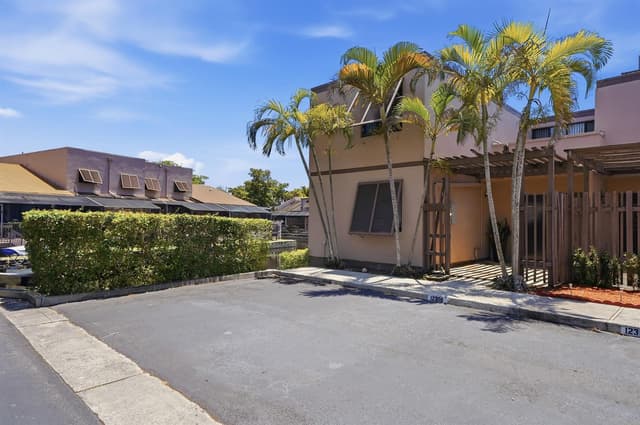 12300 NW 11th Court, Pembroke Pines FL 33026 - Pembroke Pines, FL - Photo 2