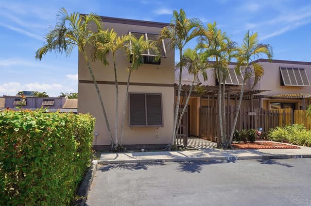 12300 NW 11th Court, Pembroke Pines FL 33026 - Pembroke Pines, FL - Photo 3