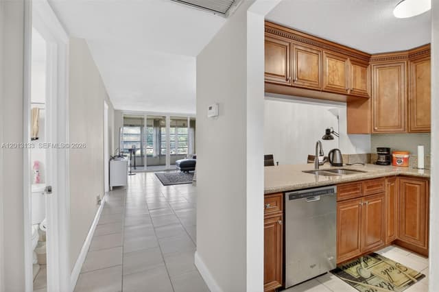 9330 Lagoon Pl # 307, Davie FL 33324 - Davie, FL - Photo 6