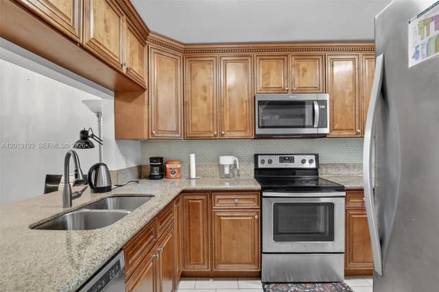 9330 Lagoon Pl # 307, Davie FL 33324 - Davie, FL - Photo 7