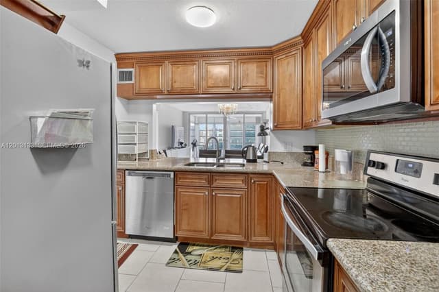 9330 Lagoon Pl # 307, Davie FL 33324 - Davie, FL - Photo 5