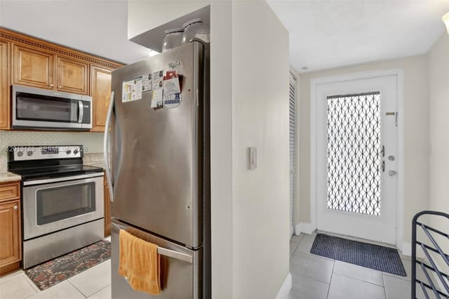 9330 Lagoon Pl # 307, Davie FL 33324 - Davie, FL - Photo 4
