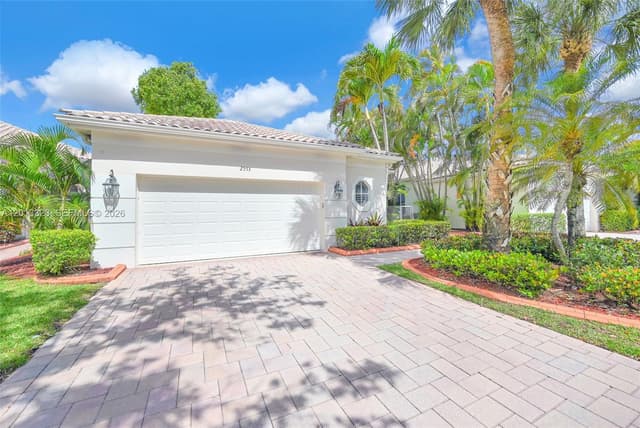 2553 Bay Pointe Drive, Weston FL 33327 - Weston, FL - Photo 2