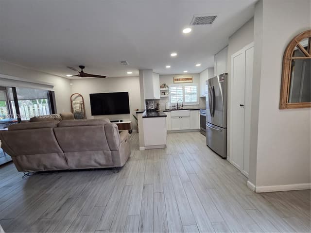 19 Chestnut Cir, Cooper City FL 33026 - Cooper City, FL - Photo 6