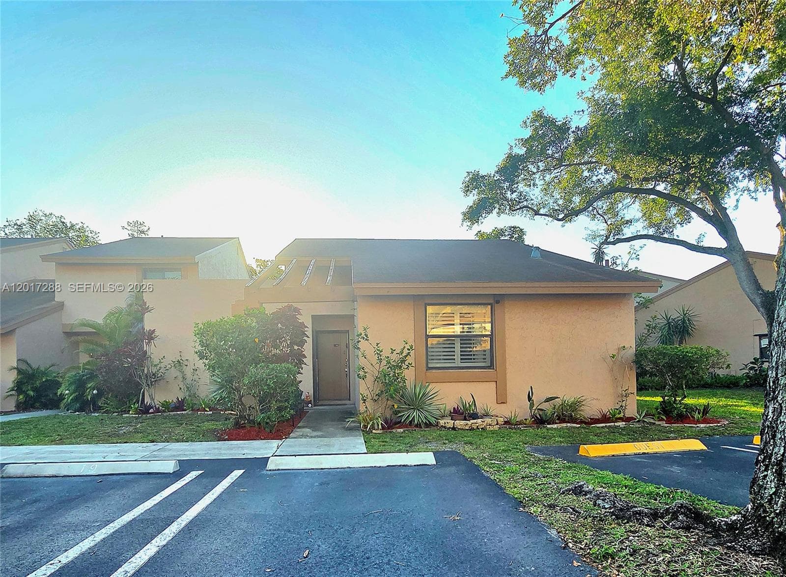 19 Chestnut Cir, Cooper City FL 33026 - Cooper City, FL - Photo 1