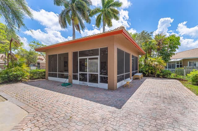 10168 Lombardy Drive, Tamarac FL 33321 - Tamarac, FL - Photo 2