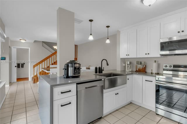 11022 Chandler Dr, Cooper City FL 33026 - Cooper City, FL - Photo 3