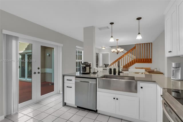 11022 Chandler Dr, Cooper City FL 33026 - Cooper City, FL - Photo 5