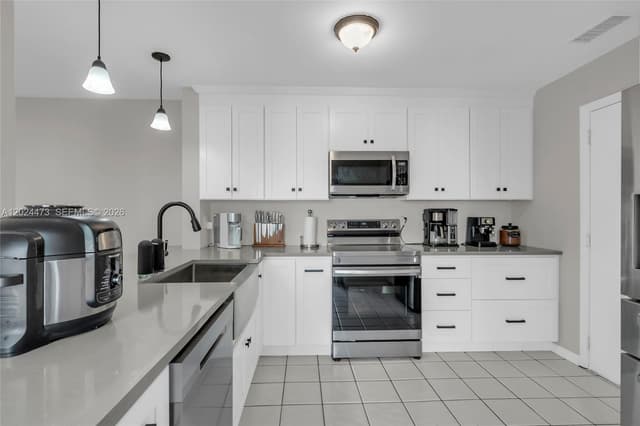 11022 Chandler Dr, Cooper City FL 33026 - Cooper City, FL - Photo 4