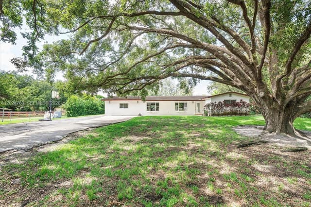 13821 Mustang Trl, Southwest Ranches FL 33330 - Southwest Ranches, FL - Photo 4