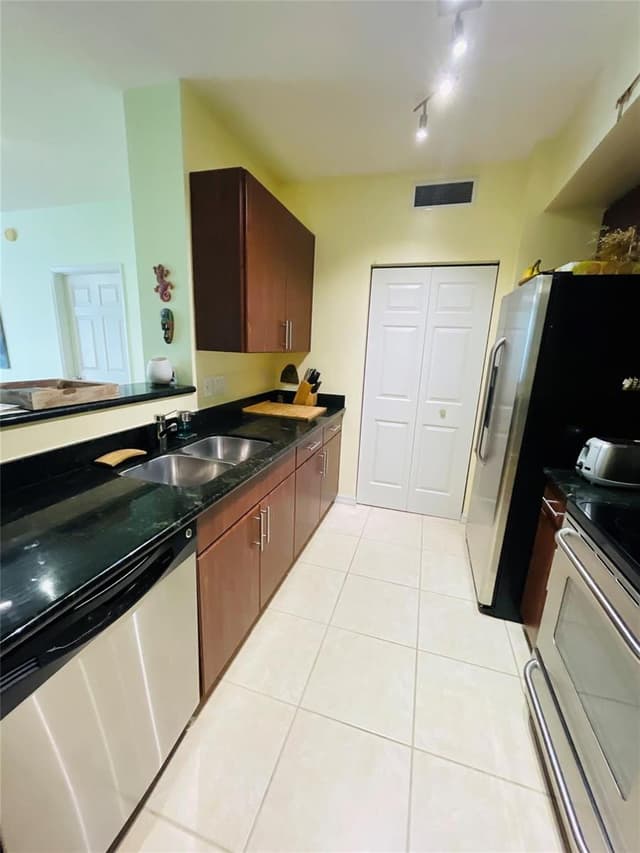 2401 NE 65th Street # 408, Fort Lauderdale FL 33308 - Fort Lauderdale, FL - Photo 2