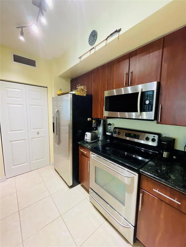 2401 NE 65th Street # 408, Fort Lauderdale FL 33308 - Fort Lauderdale, FL - Photo 3