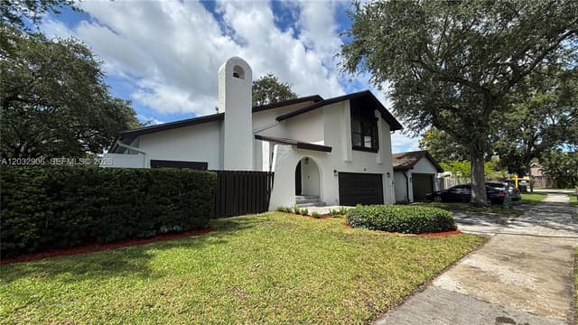 49 Forest Cir, Cooper City FL 33026 - Cooper City, FL - Photo 2