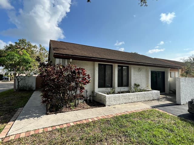 3931 SW 84th Ter, Davie FL 33328 - Davie, FL - Photo 2