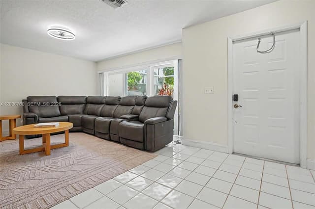 10994 Neptune Dr, Cooper City FL 33026 - Cooper City, FL - Photo 5