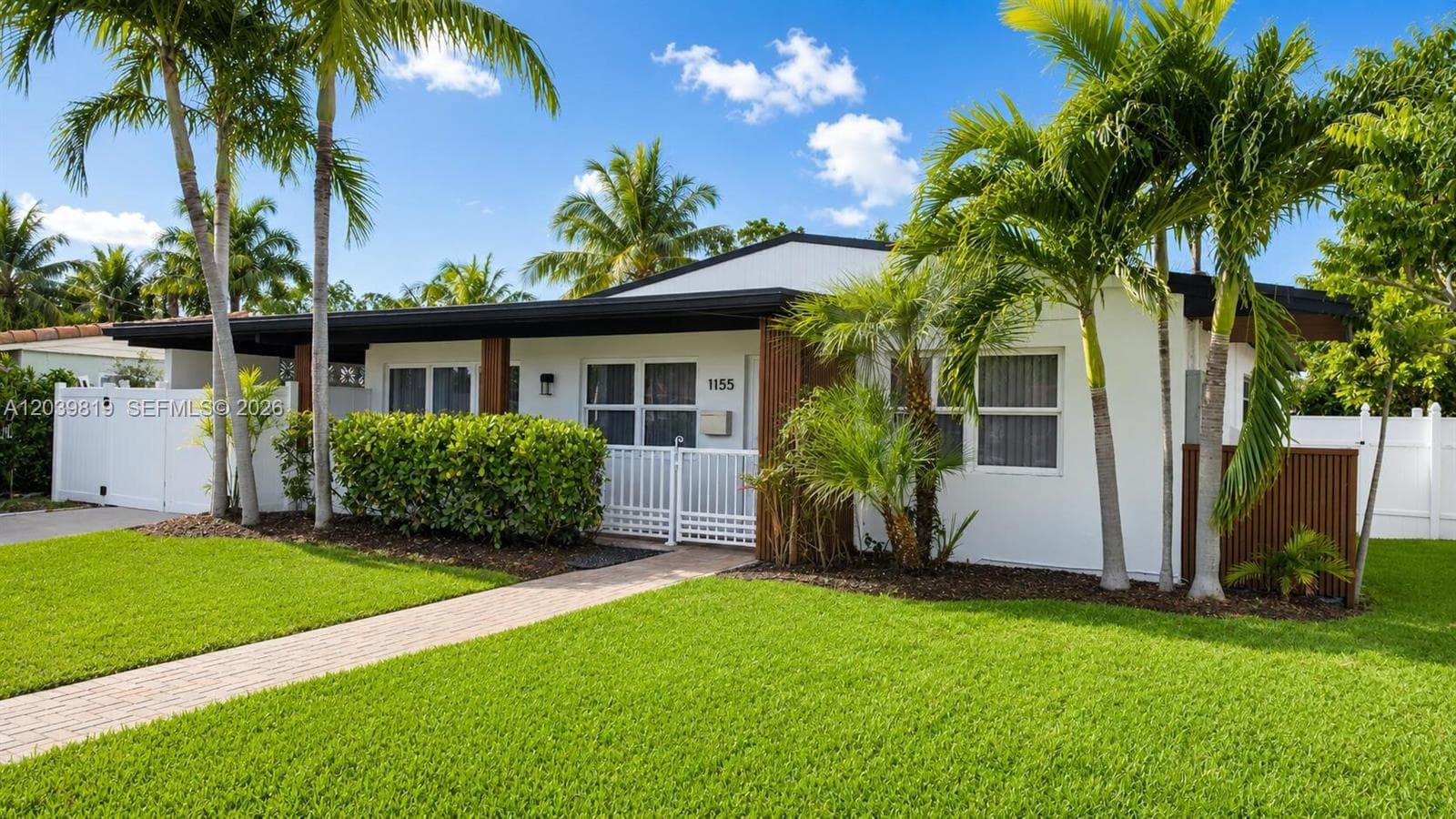 1155 Hayes St, Hollywood FL 33019 - Hollywood, FL - Photo 1