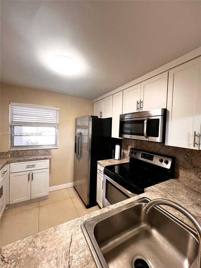 9235 Lagoon Pl # 109, Davie FL 33324 - Davie, FL - Photo 2