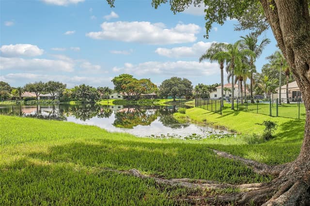 15010 E Falcons Lea Dr, Davie FL 33331 - Davie, FL - Photo 6