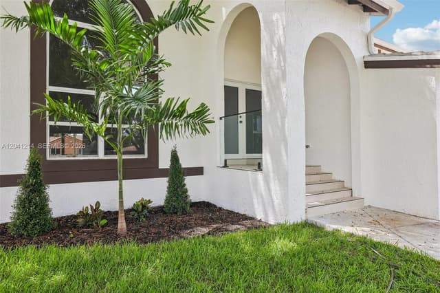 15010 E Falcons Lea Dr, Davie FL 33331 - Davie, FL - Photo 5