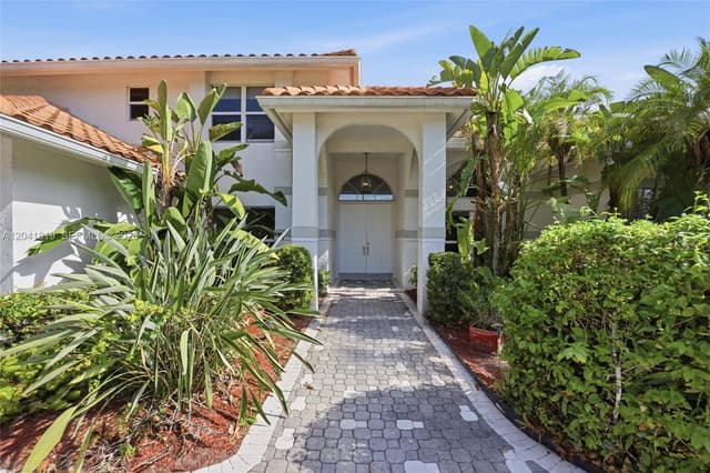 12388 Classic Dr, Coral Springs FL 33071 - Coral Springs, FL - Photo 6