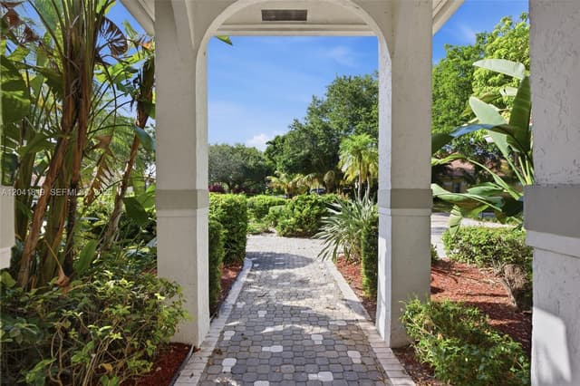 12388 Classic Dr, Coral Springs FL 33071 - Coral Springs, FL - Photo 7