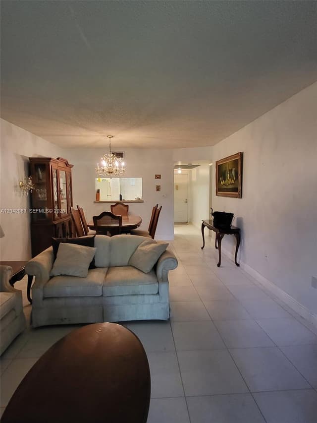 900 Colony Point Cir # 107, Pembroke Pines FL 33026 - Pembroke Pines, FL - Photo 2