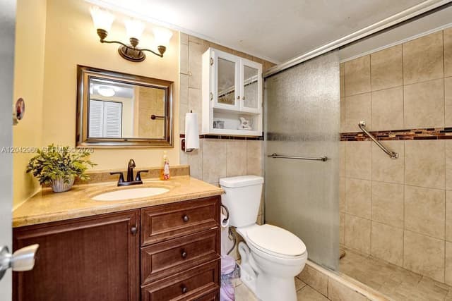 1000 Colony Point Cir # 422, Pembroke Pines FL 33026 - Pembroke Pines, FL - Photo 2