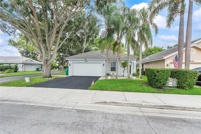9161 Lake Park Cir N, Davie FL 33328 - Davie, FL - Photo 3