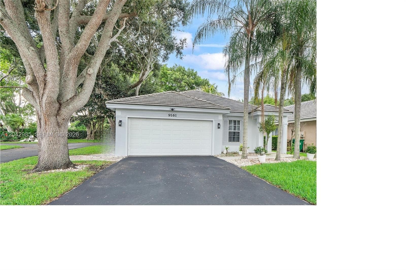 9161 Lake Park Cir N, Davie FL 33328 - Davie, FL - Photo 1