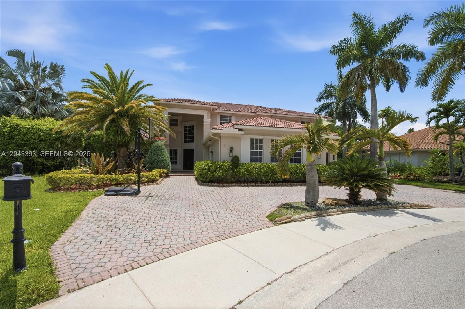 1585 Victoria Isle Way, Weston FL 33327