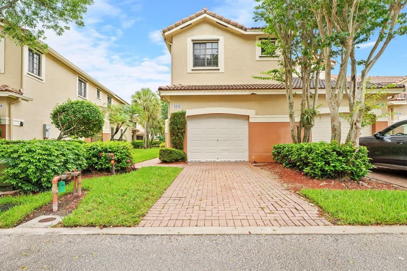 4212 Vineyard Circle, Weston FL 33332