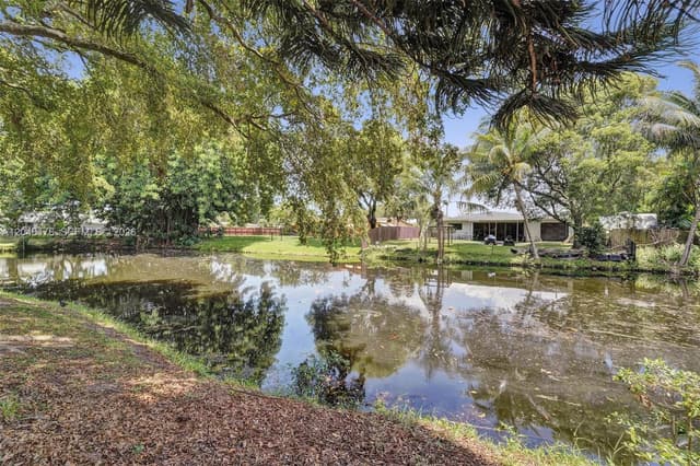 9120 SW 49th St, Cooper City FL 33328 - Cooper City, FL - Photo 4